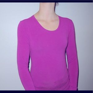 Woman’s scoop neck long sleeve. Size medium.